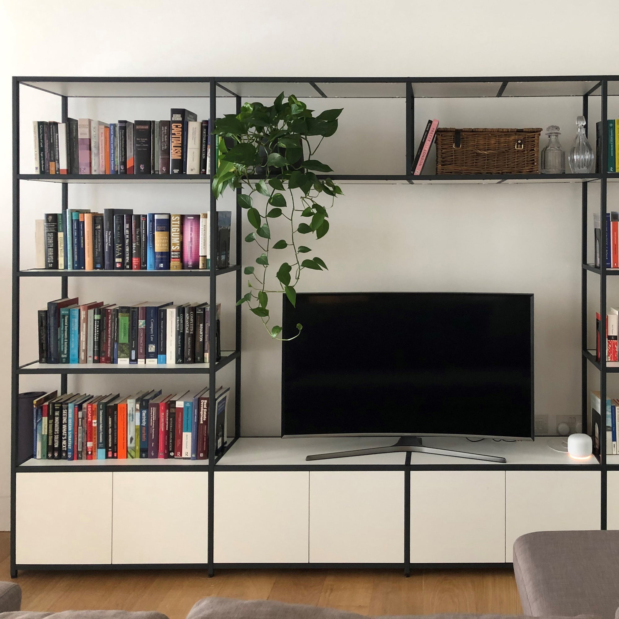 How to Create a Home Library with Modular Shelves